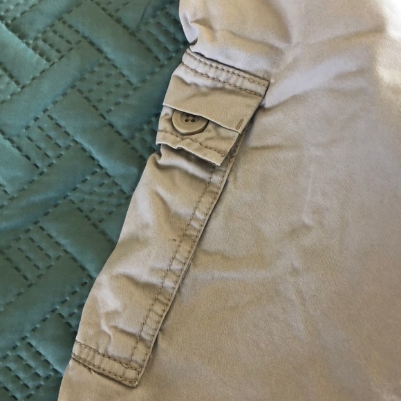 Levi’s Khaki Cargo Shorts. - Picture 4 of 7